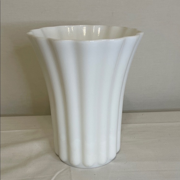 Other - VINTAGE Milk Glass Ribbed Vase